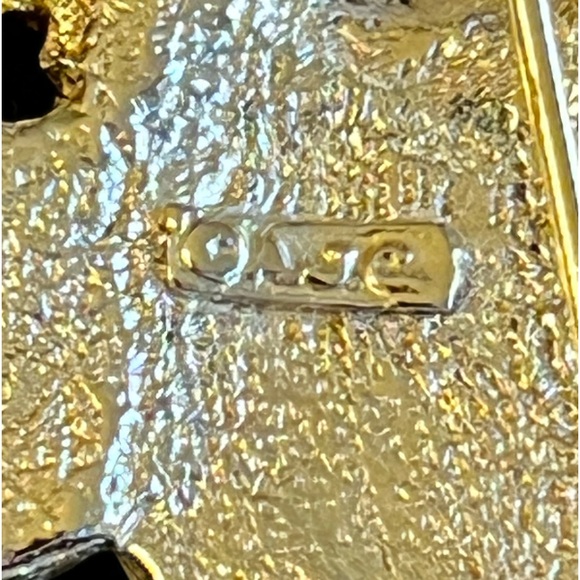 Pig with Wings Brooch - Picture 8 of 11